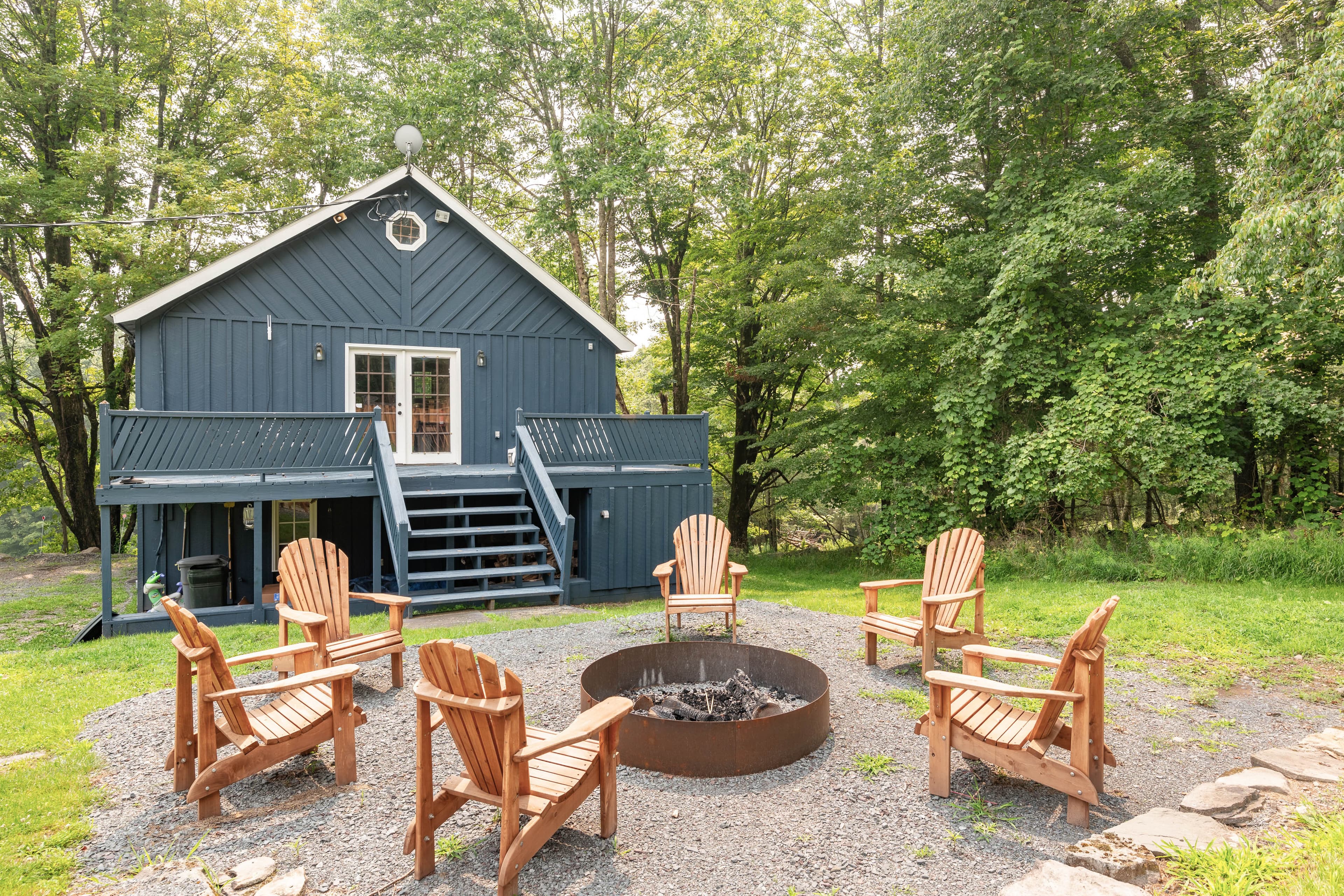 Fire Pit & Grounds